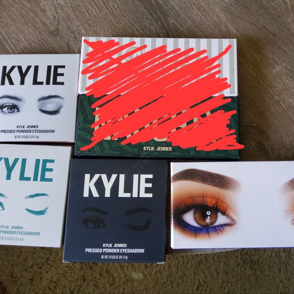 🚫🚫🚫SOLD🚫🚫🚫 4pc Kylie eyeshadow palette bundle